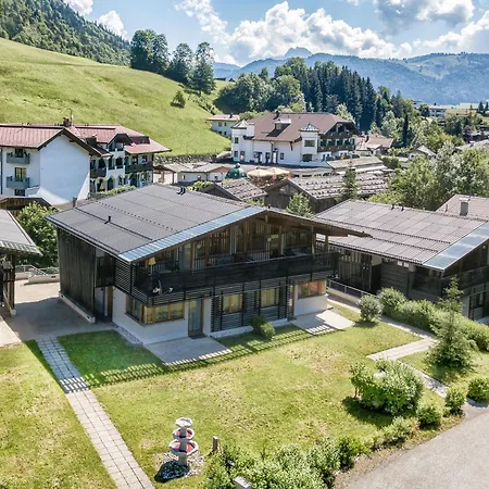 Daire Modern Penthouse With Balcony In Gasteig Kirchdorf in Tirol